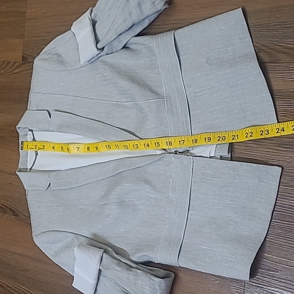 Elie Tahari‎ Light Gray Textured Blazer for women  used  exelent  condition. - Picture 6 of 13